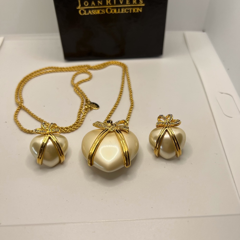 Vtg Joan Rivers Captured Heart Puffy Pendant with matching earrings